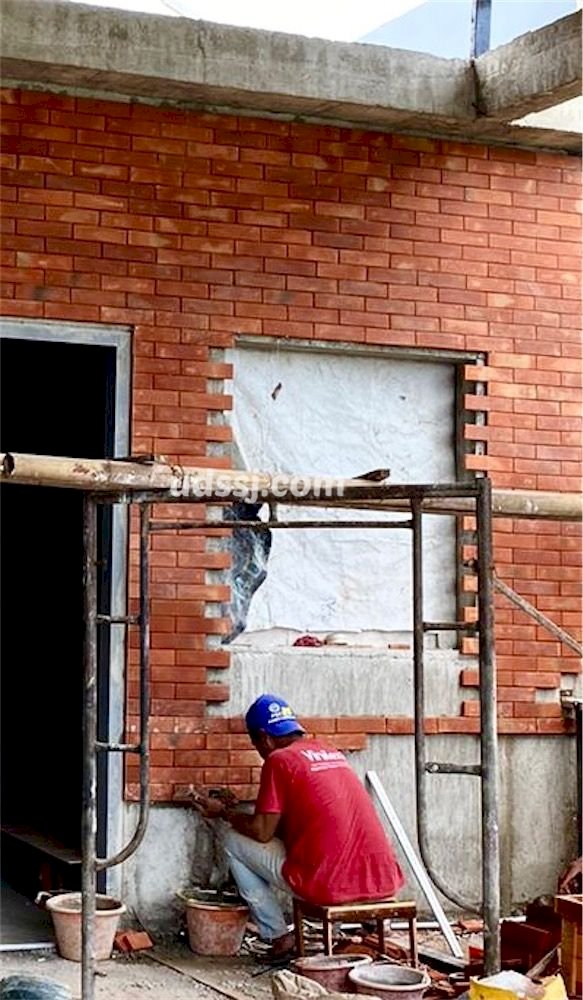 Kesalahan Tukang Saat Pasang Bata Tempel (dan Cara Menghindarinya)