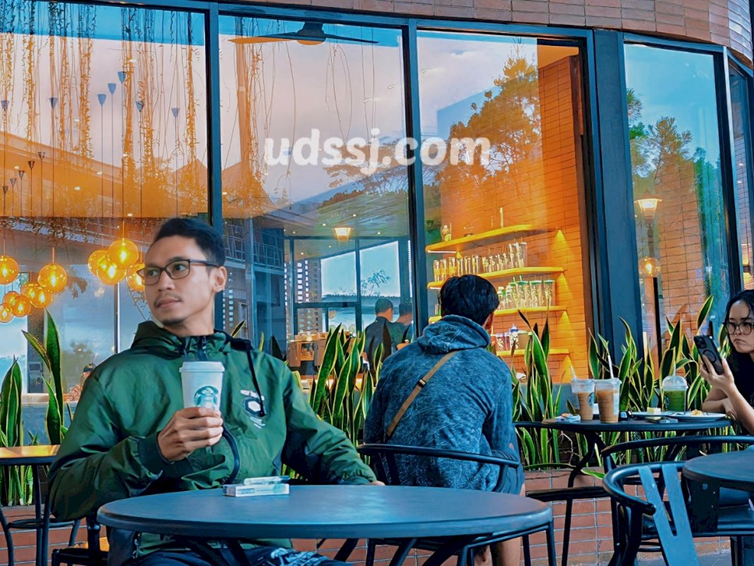 Dinding cafe dan resto menggunakan bata tempel