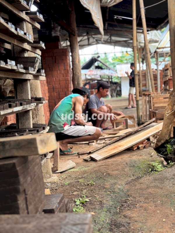 Persiapan pengiriman bata tempel untuk pelanggan